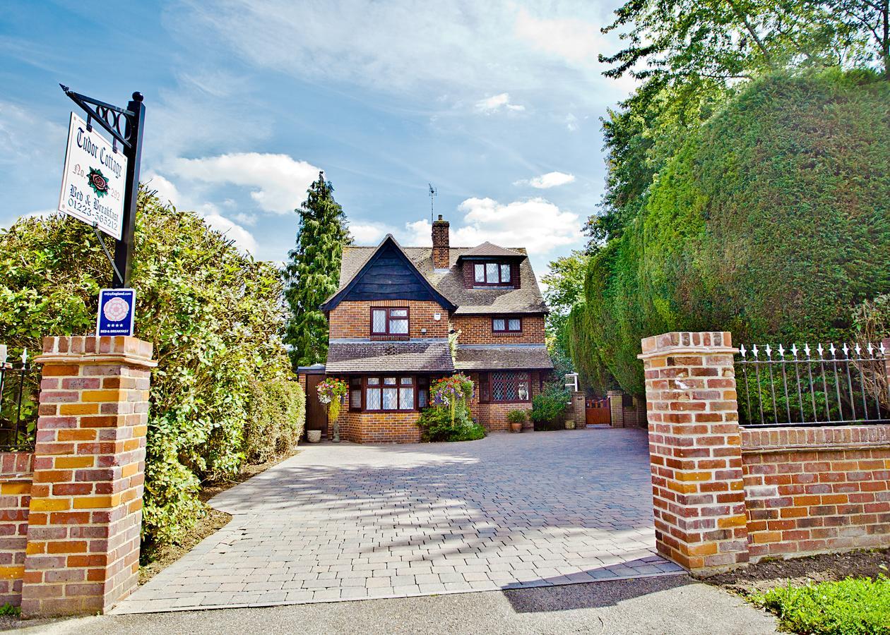 Tudor Cottage Bed & Breakfast Cambridge Exterior foto